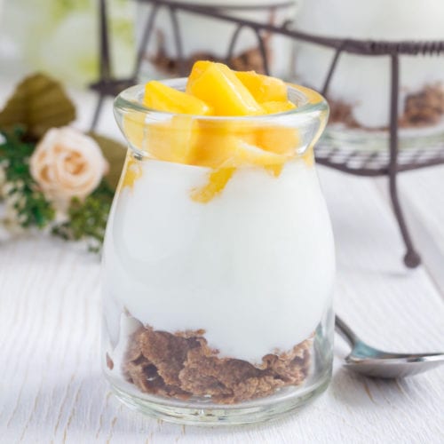 Breakfast dessert with bran flakes, collagen, yogurt and mango