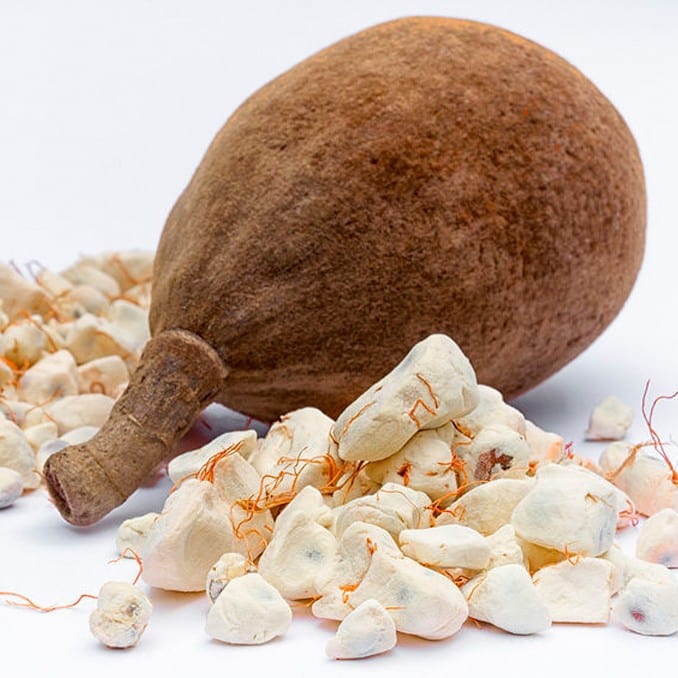 Baobab is rich in vitamin C and has a delicious citrusy flavour, It contributes to a normal immune system & healthy, glowing skin. It also contains soluble fibre, which helps to slow down the release of sugars into the bloodstream, reducing energy spikes.